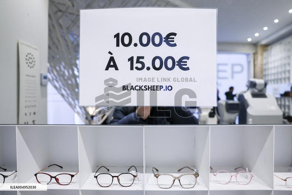 Opening of the discount eyeglasses shop Blacksheep - Paris AJ