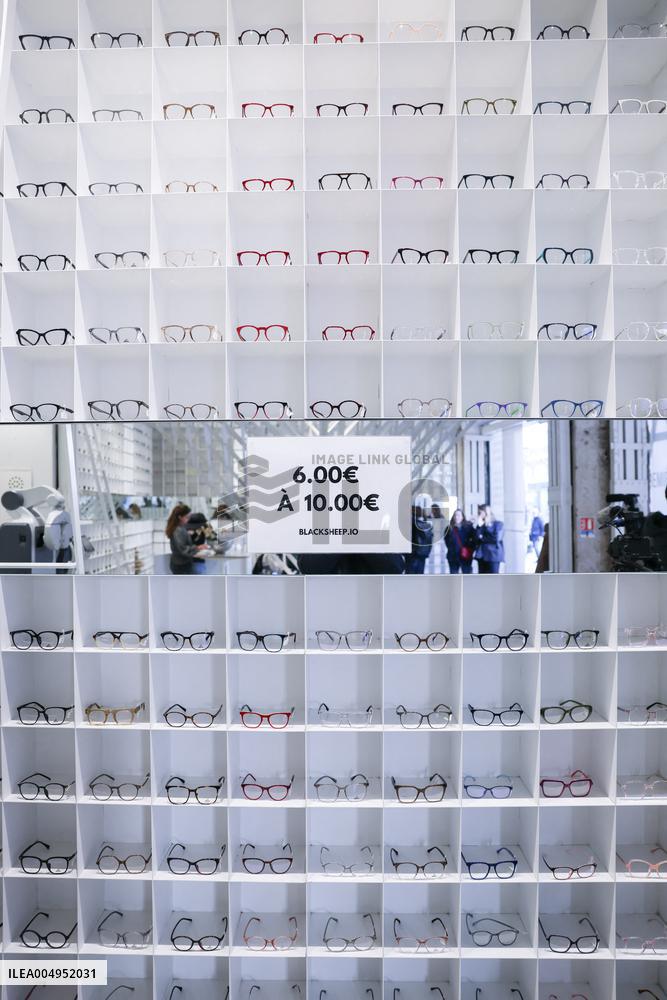 Opening of the discount eyeglasses shop Blacksheep - Paris AJ