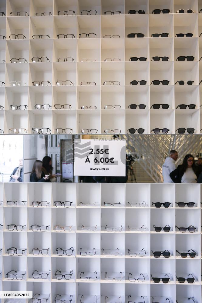 Opening of the discount eyeglasses shop Blacksheep - Paris AJ