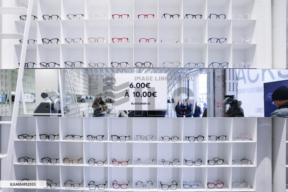 Opening of the discount eyeglasses shop Blacksheep - Paris AJ