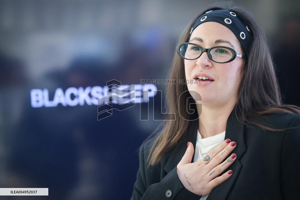 Opening of the discount eyeglasses shop Blacksheep - Paris AJ