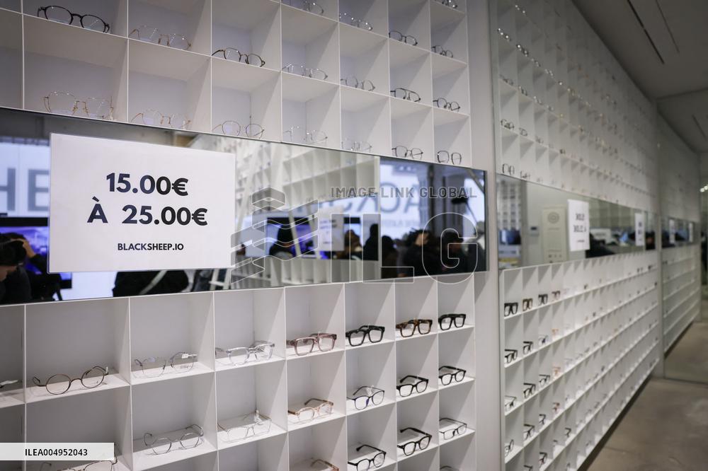 Opening of the discount eyeglasses shop Blacksheep - Paris AJ