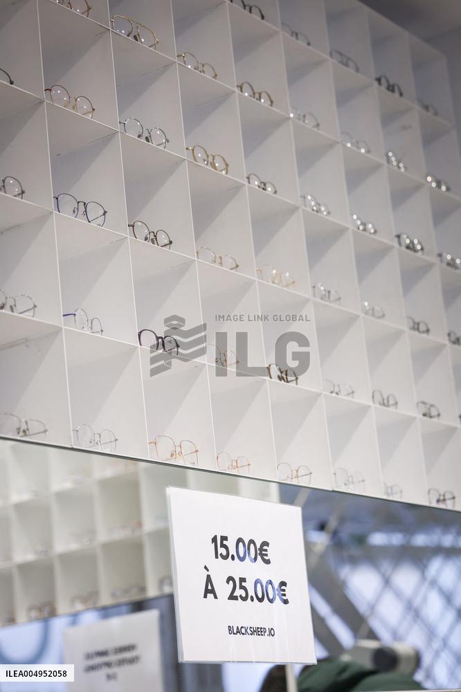 Opening of the discount eyeglasses shop Blacksheep - Paris AJ