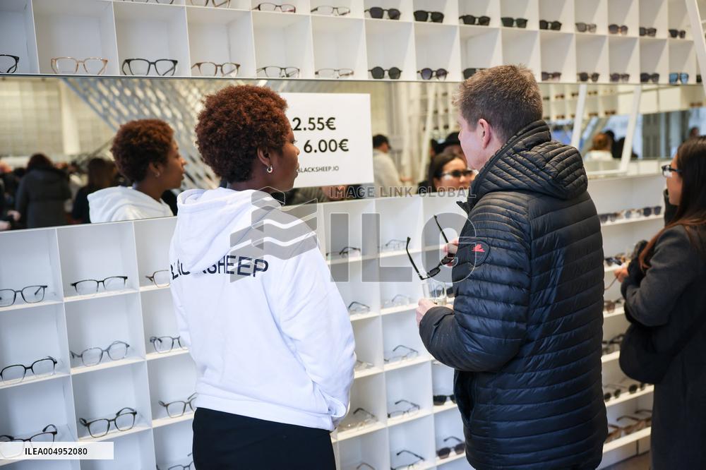 Opening of the discount eyeglasses shop Blacksheep - Paris AJ