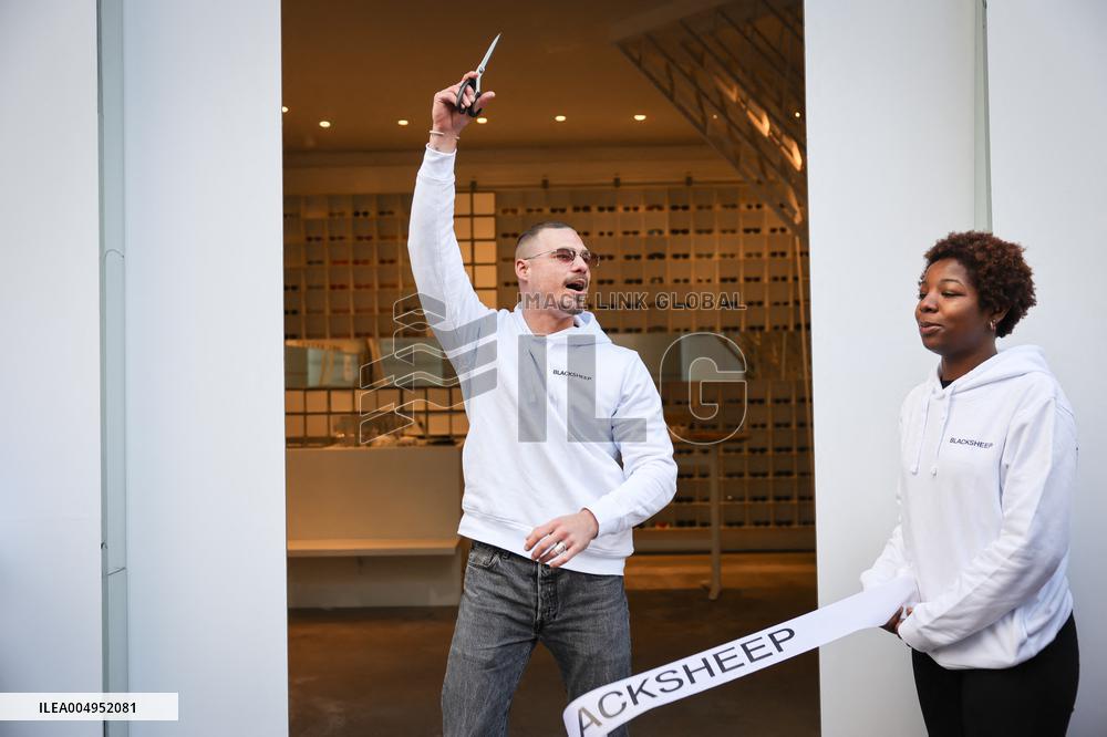 Opening of the discount eyeglasses shop Blacksheep - Paris AJ