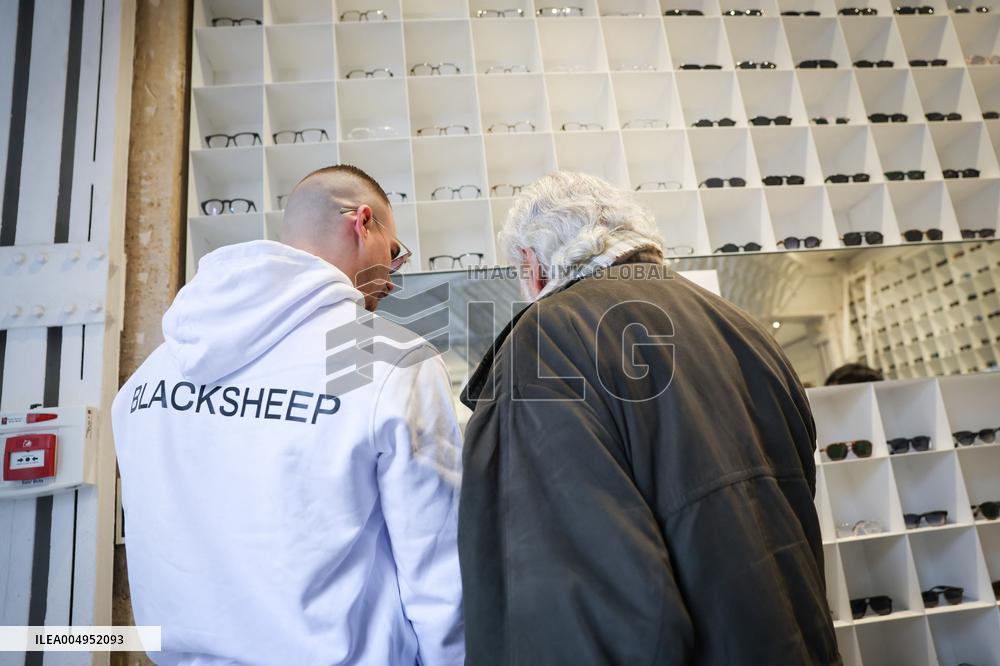 Opening of the discount eyeglasses shop Blacksheep - Paris AJ