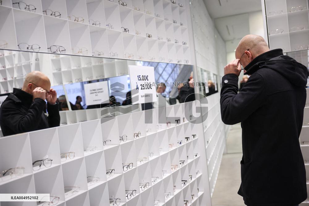 Opening of the discount eyeglasses shop Blacksheep - Paris AJ