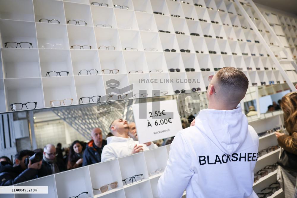 Opening of the discount eyeglasses shop Blacksheep - Paris AJ