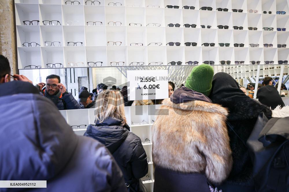 Opening of the discount eyeglasses shop Blacksheep - Paris AJ