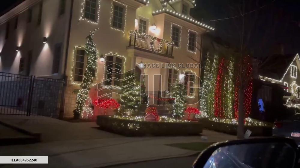 US: Dyker Heights Christmas Lights Dazzle Brooklyn