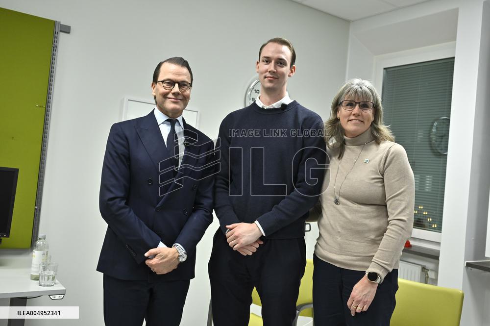 PRINCE DANIEL VISITS TRANSPLANTATION CLINIC