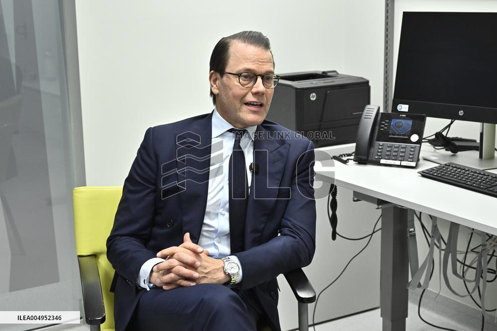PRINCE DANIEL VISITS TRANSPLANTATION CLINIC