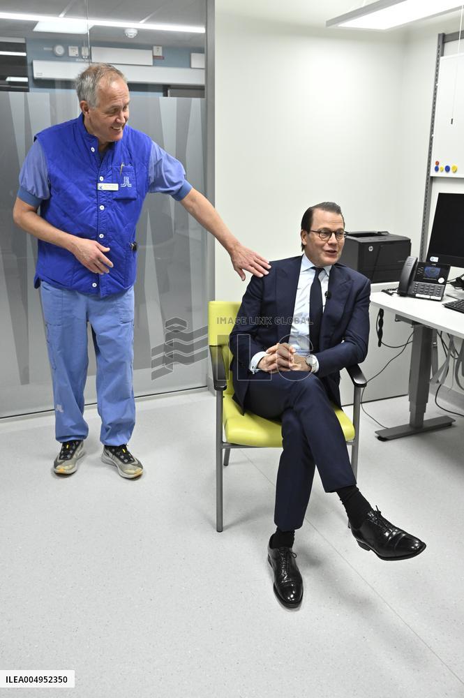 PRINCE DANIEL VISITS TRANSPLANTATION CLINIC