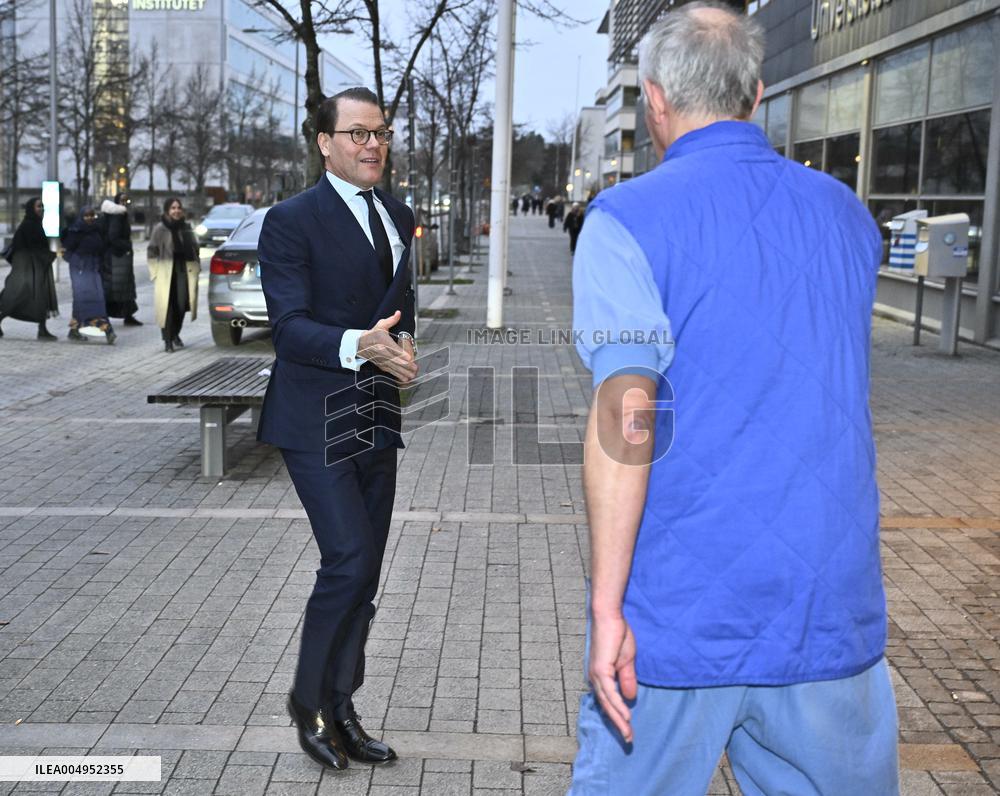 PRINCE DANIEL VISITS TRANSPLANTATION CLINIC