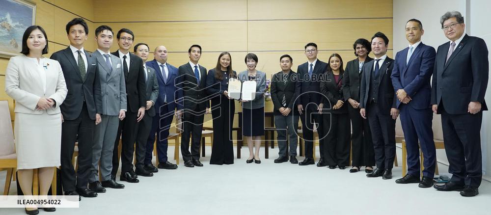 Japan PM meets ASEAN entrepreneurs