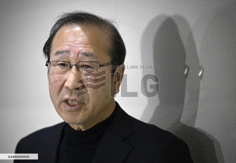 Nobel laureate Kitagawa leaves for Stockholm