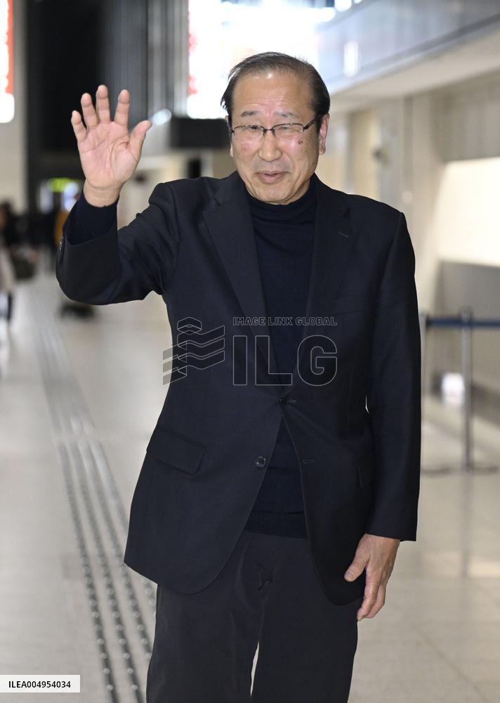 Nobel laureate Kitagawa leaves for Stockholm