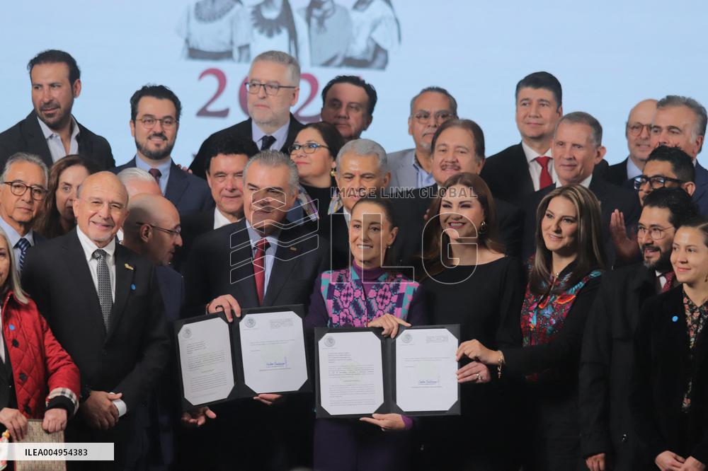 Mexican President Claudia Sheinbaum Holds Briefing Conference - Mexico