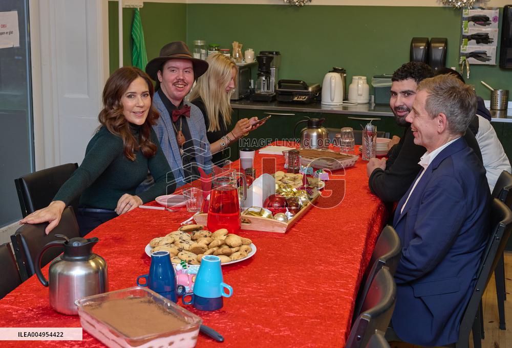 QUEEN MARY VISITS YOUTH SHELTER