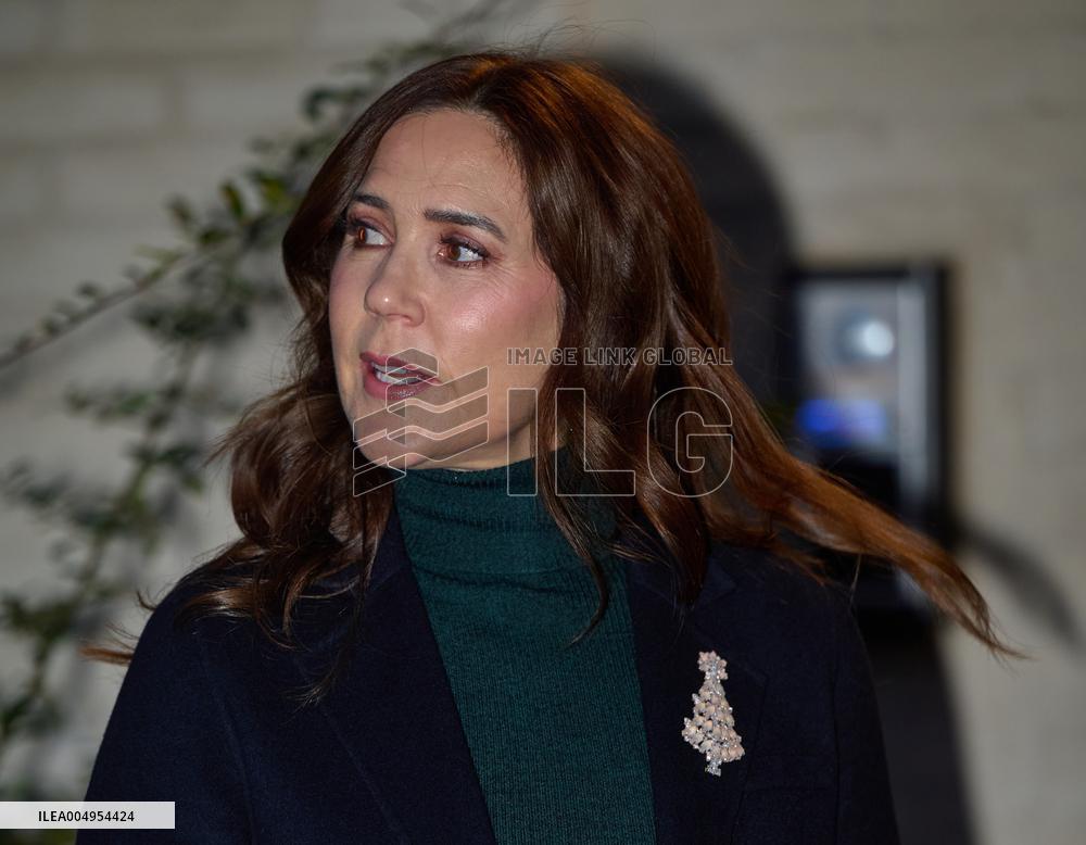 QUEEN MARY VISITS YOUTH SHELTER