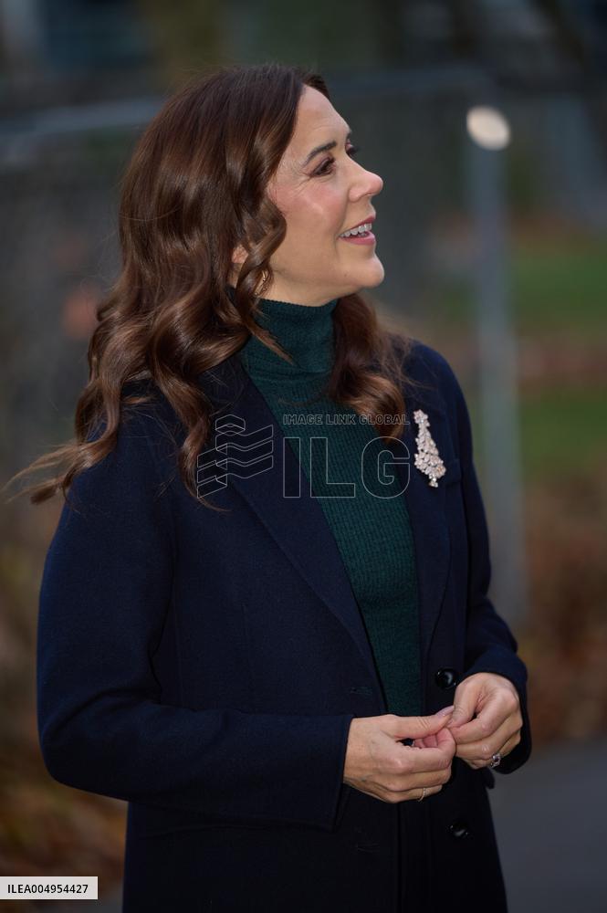 QUEEN MARY VISITS YOUTH SHELTER