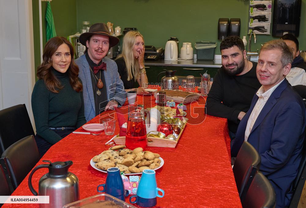 QUEEN MARY VISITS YOUTH SHELTER