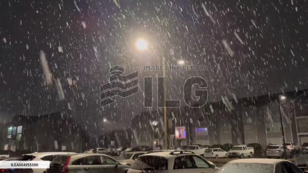 US: Wintry Weather of Snow and Ice Impacts the Oklahoma City Metropolitan Area