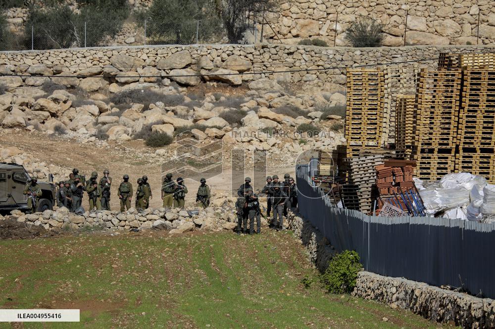 Israeli Forces Demolish Hebron Factory - Palestine