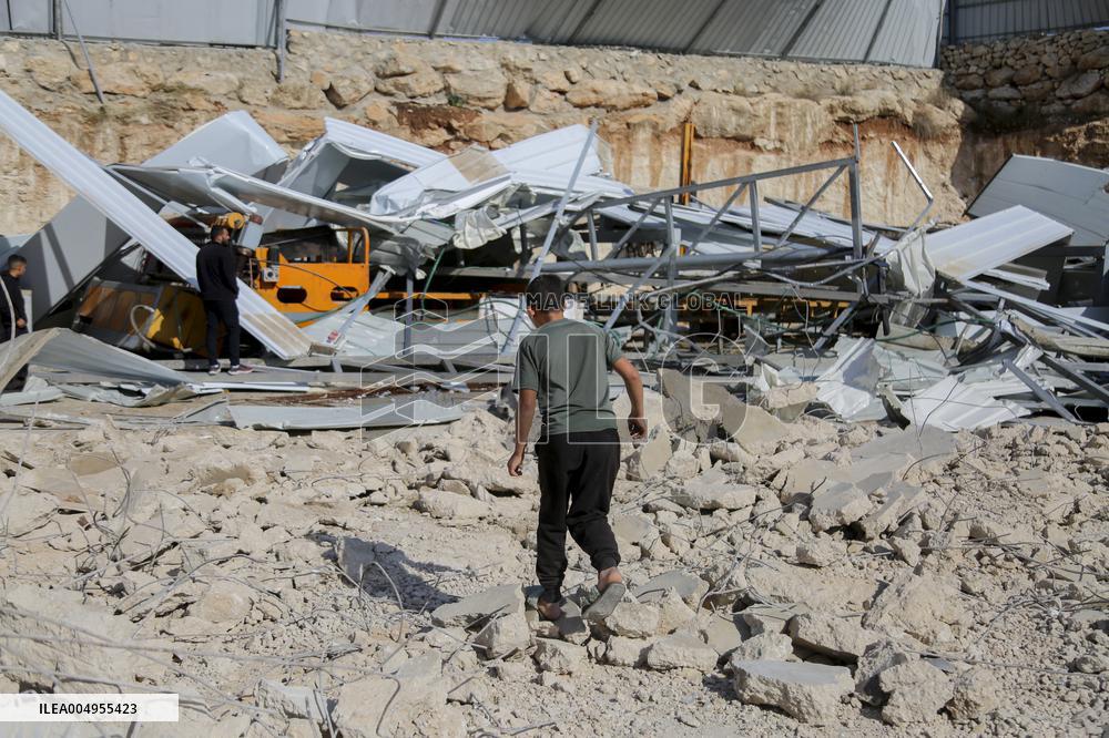 Israeli Forces Demolish Hebron Factory - Palestine