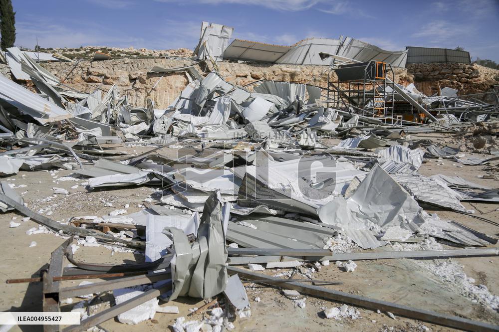 Israeli Forces Demolish Hebron Factory - Palestine