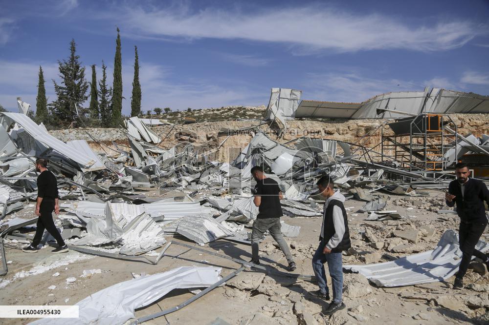 Israeli Forces Demolish Hebron Factory - Palestine