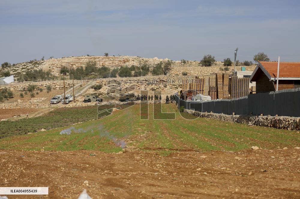 Israeli Forces Demolish Hebron Factory - Palestine