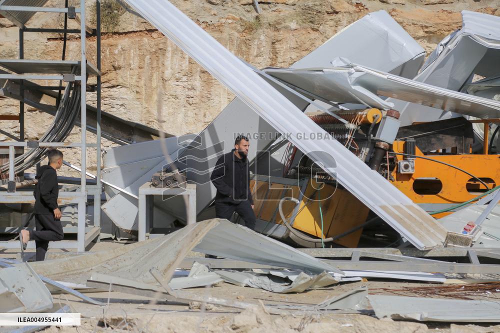 Israeli Forces Demolish Hebron Factory - Palestine