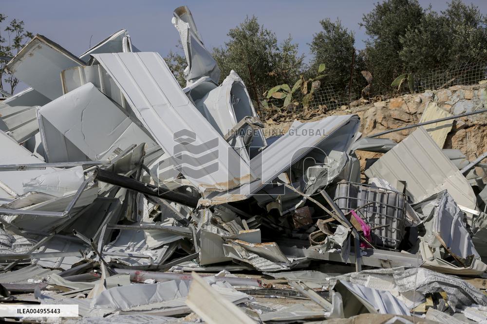 Israeli Forces Demolish Hebron Factory - Palestine