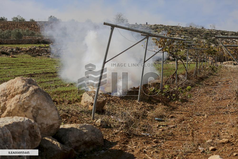 Israeli Forces Demolish Hebron Factory - Palestine