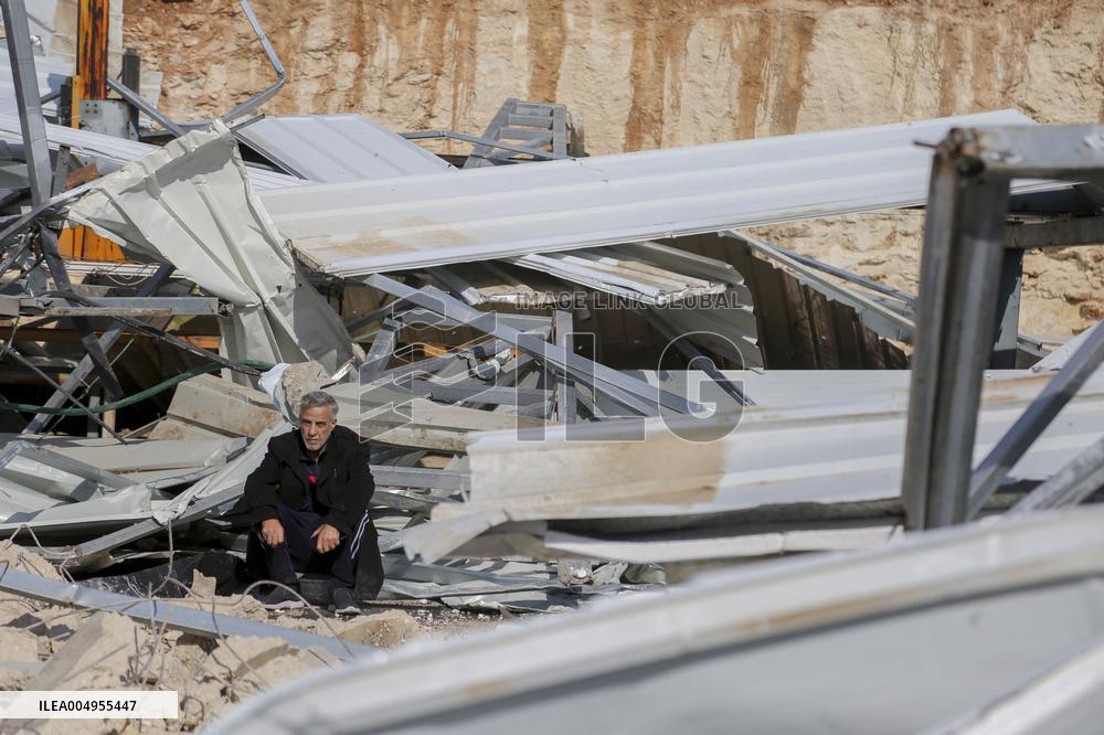 Israeli Forces Demolish Hebron Factory - Palestine