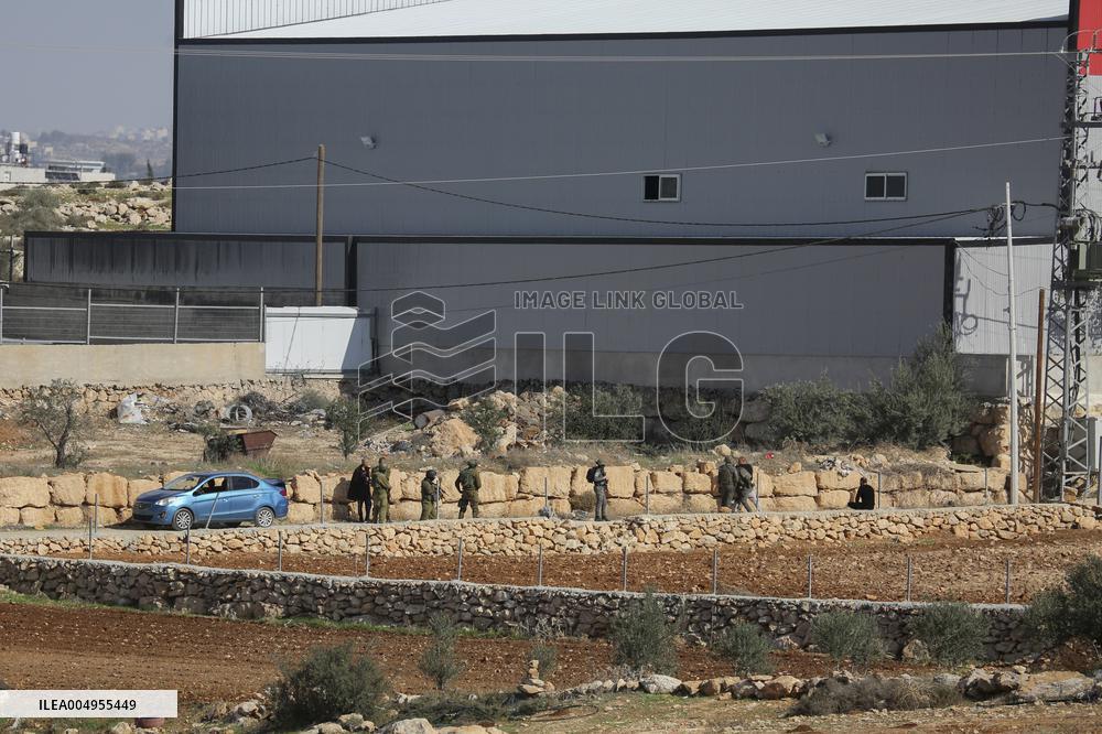 Israeli Forces Demolish Hebron Factory - Palestine