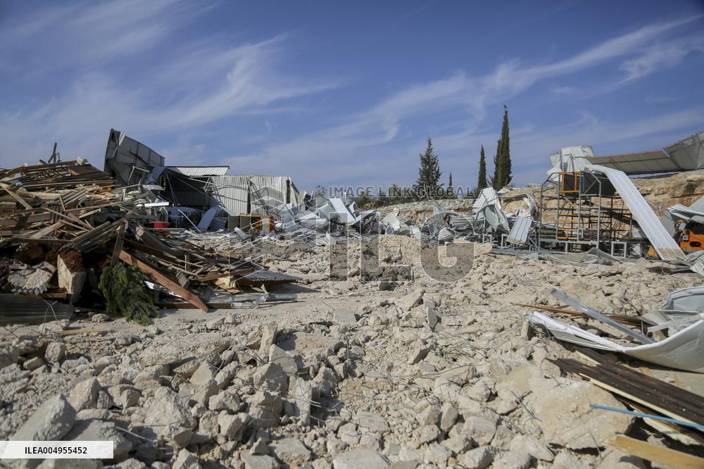 Israeli Forces Demolish Hebron Factory - Palestine