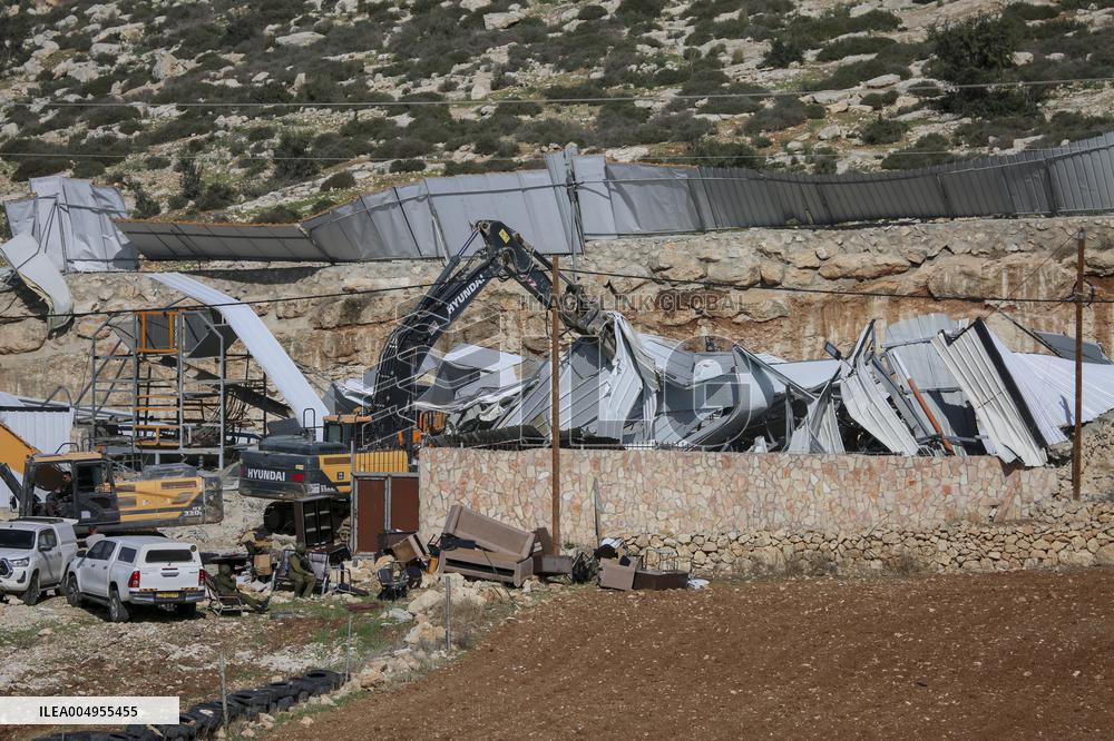 Israeli Forces Demolish Hebron Factory - Palestine