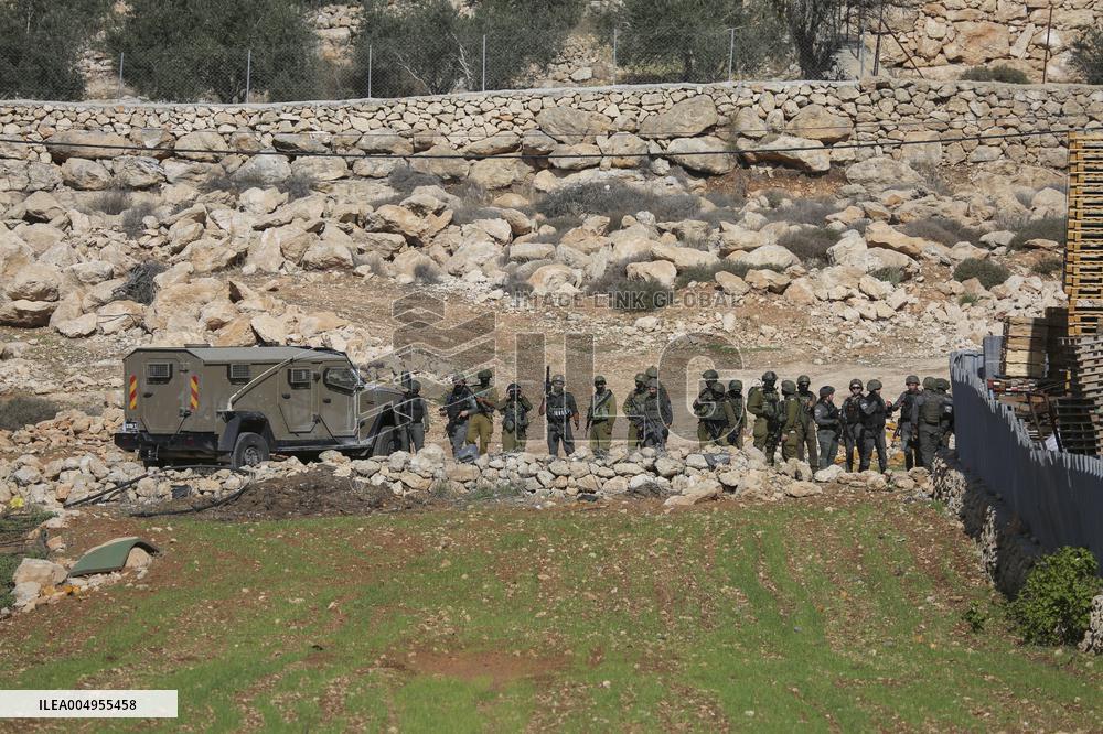 Israeli Forces Demolish Hebron Factory - Palestine