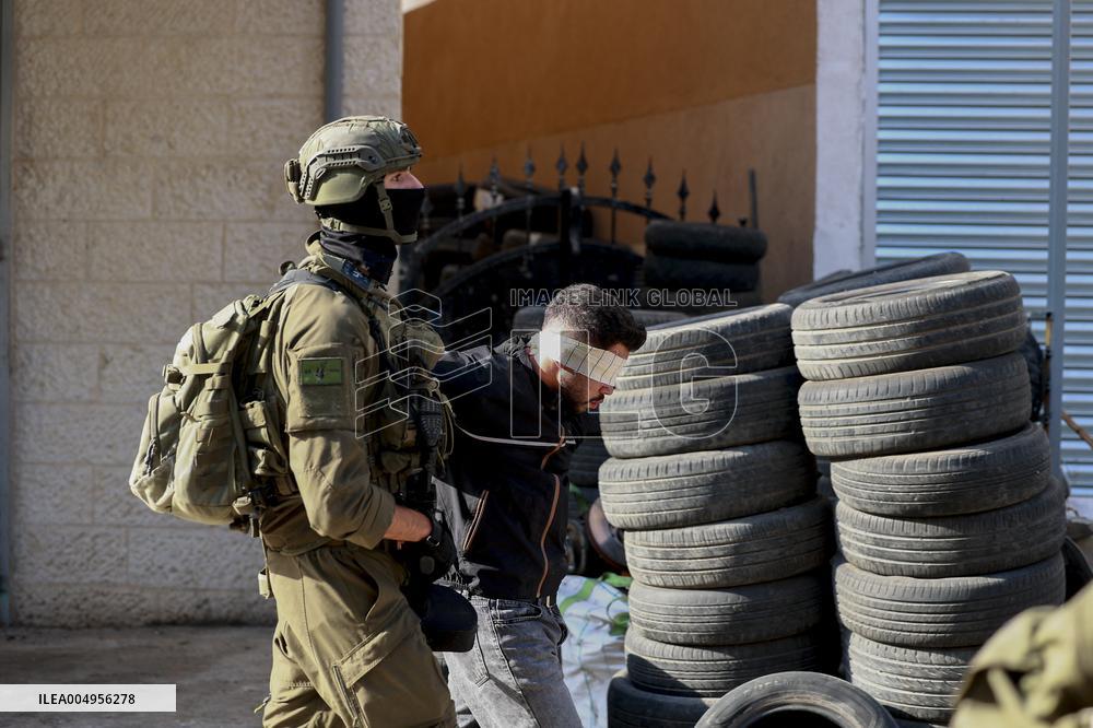 Israeli Forces Detain Qalqilya Palestinian - West Bank