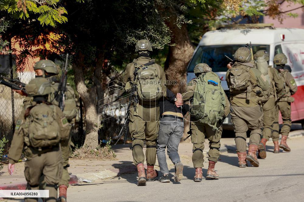 Israeli Forces Detain Qalqilya Palestinian - West Bank