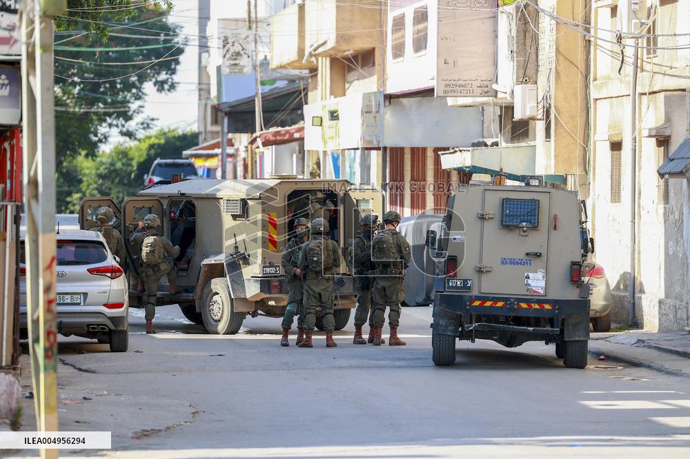 Israeli Forces Detain Qalqilya Palestinian - West Bank