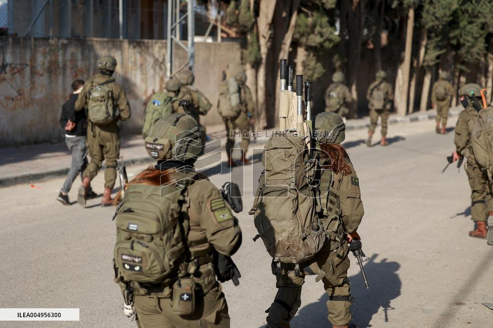 Israeli Forces Detain Qalqilya Palestinian - West Bank