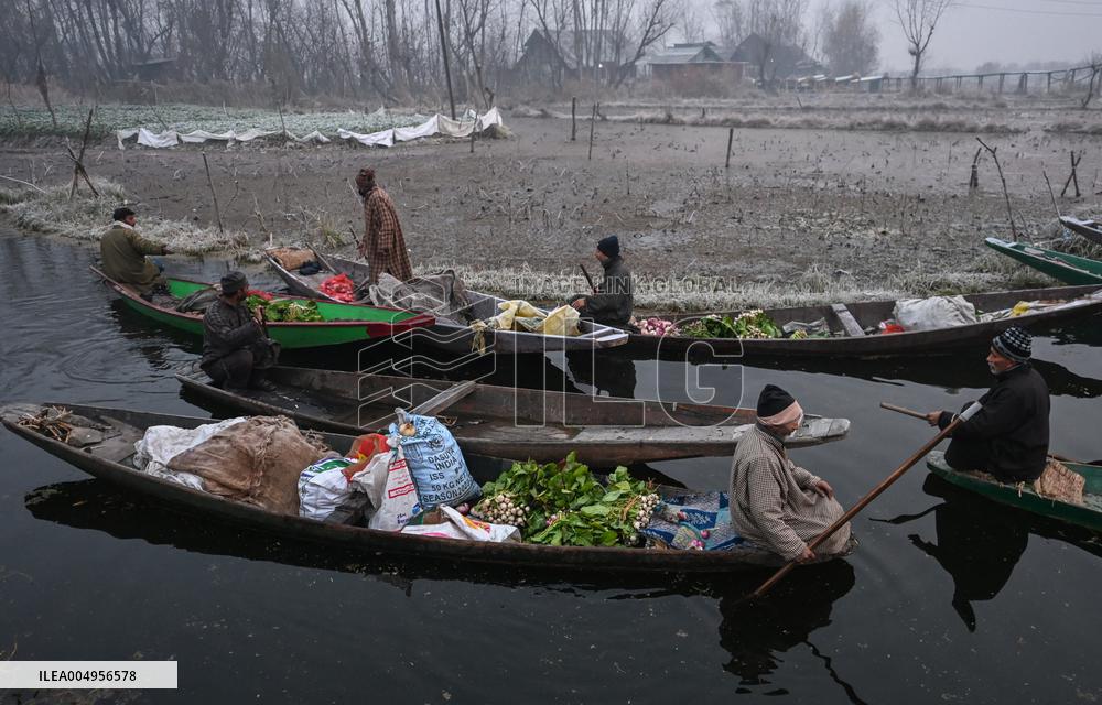 Floating Vegetable Market - Srinagar