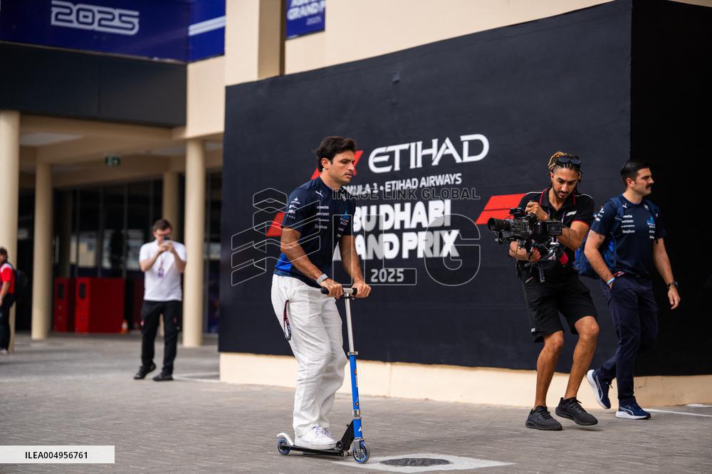 F1 Abu Dhabi Grand Prix - Paddock