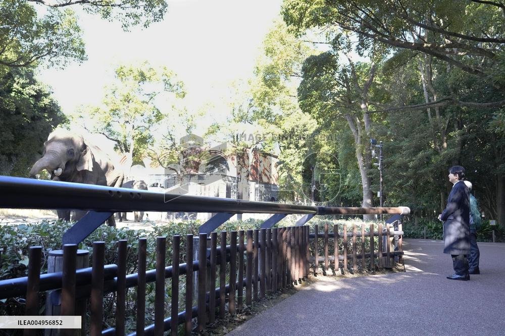Crown prince visits zoo in Yokohama