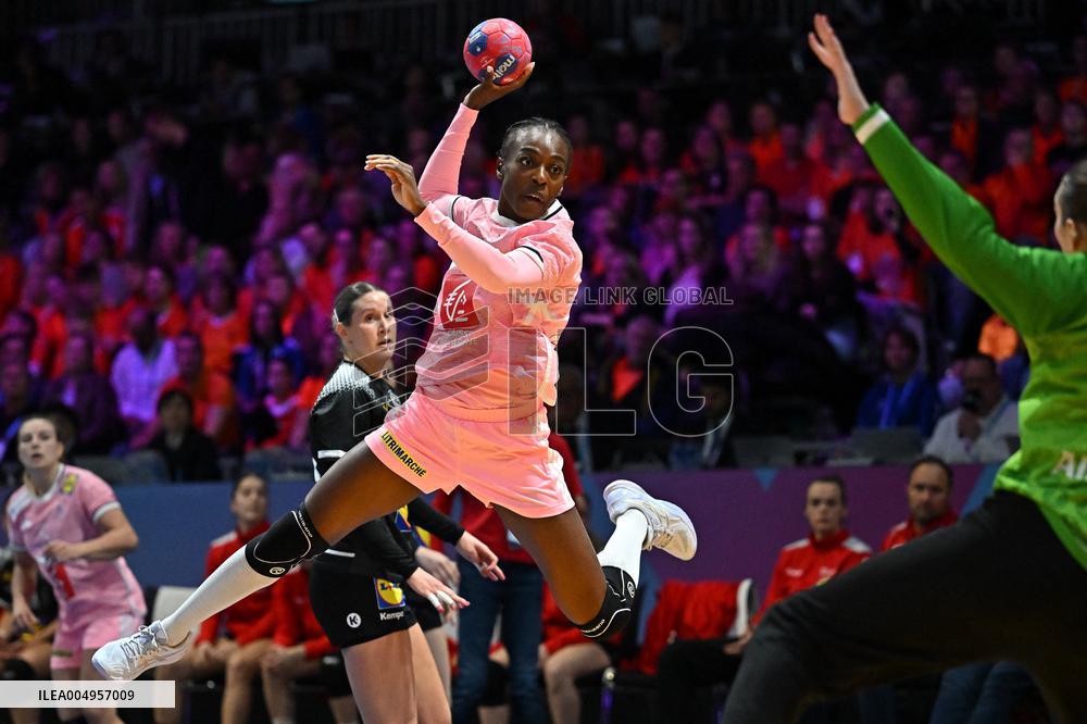 IHF Women's Handball World Championship - France v Austria