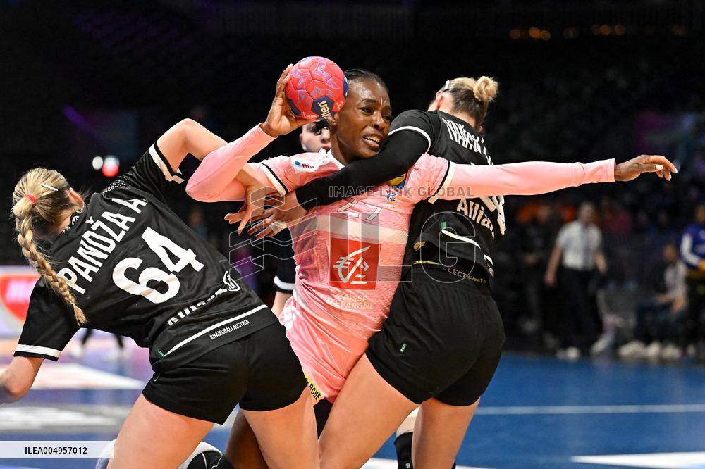 IHF Women's Handball World Championship - France v Austria