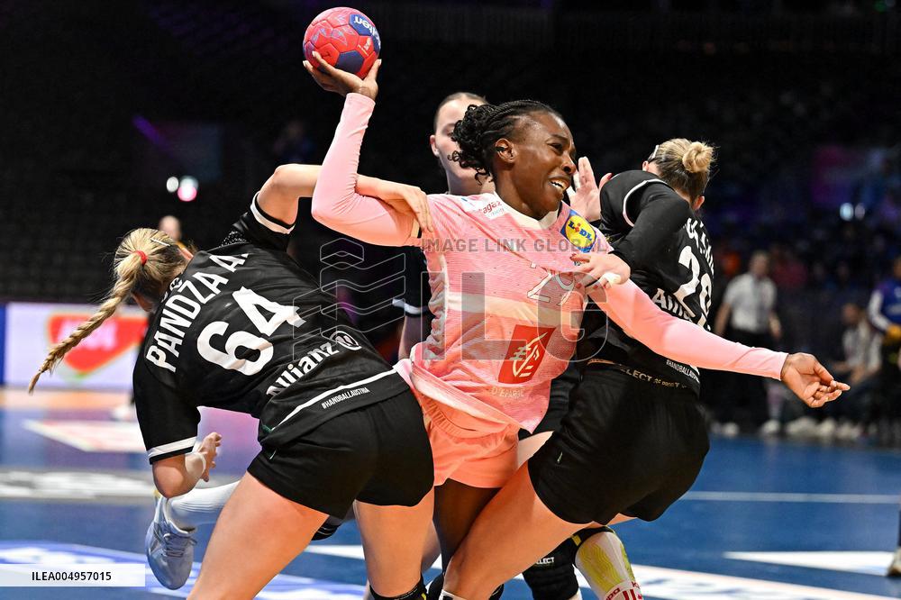 IHF Women's Handball World Championship - France v Austria
